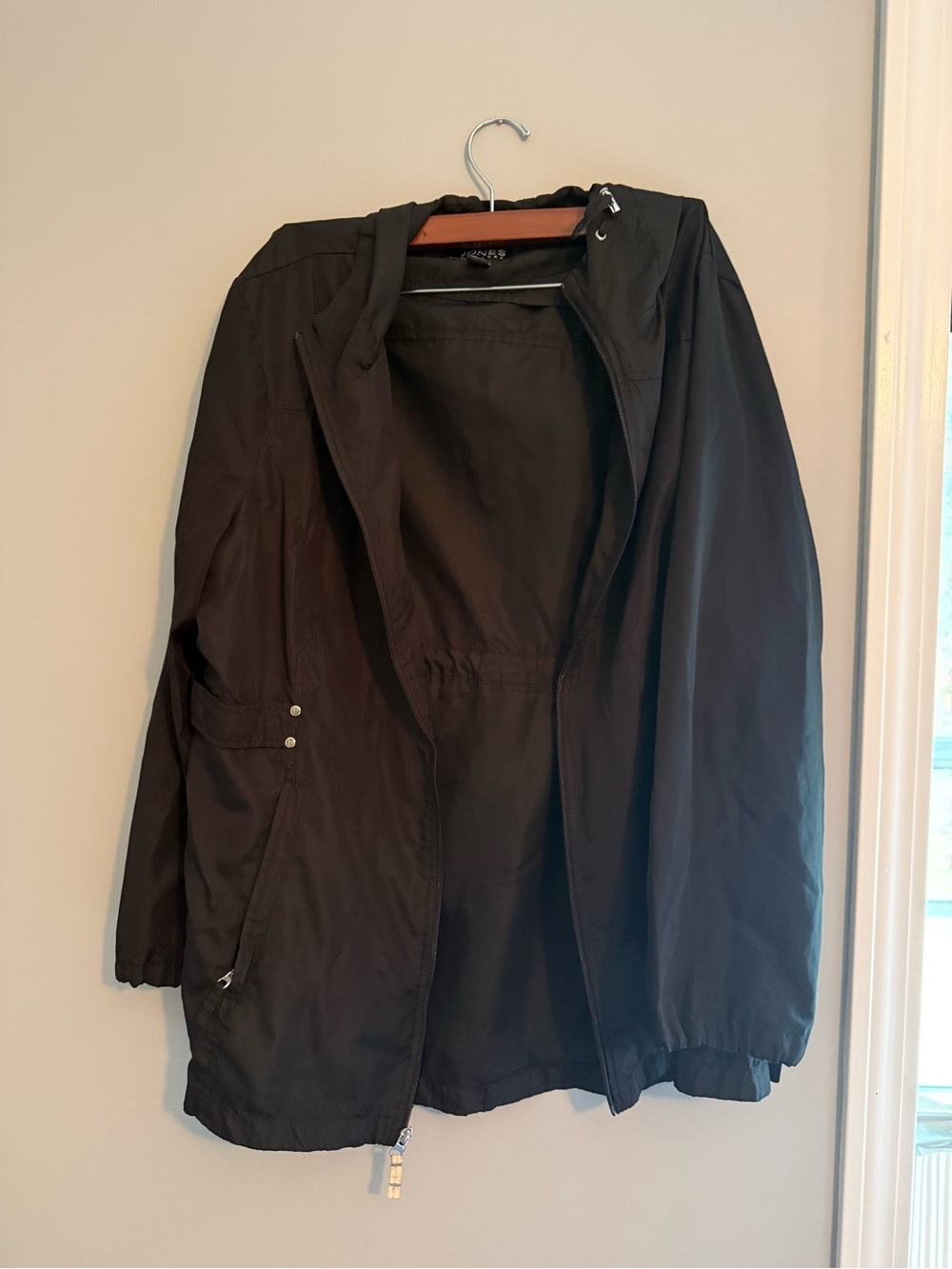 Women’s lightweight rain jacket